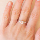 Anello vintage in oro bianco 9K con kunzite (1.20ct ca.) e diamanti di taglio tapered, anno 2005