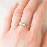 Trilogy vintage in oro giallo e bianco 14K con diamanti di taglio brillante (0.30ctw ca.), anni ‘60/‘70