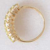 Tripla veretta in oro giallo 14K con peridoti verdi (1ctw ca.) e opali (0.80ctw ca.), anni ‘80