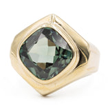 Anello vintage in oro giallo 8k con spinello verde