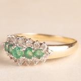 Anello vintage in oro giallo e bianco 14K con smeraldi (0.34ctw ca.) e diamanti (0.30ctw ca.), anni ‘70