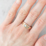 Trilogy gypsy antico in oro giallo 8K con opale e perline bianche, anni ‘10/‘20