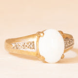 Anello vintage in oro giallo e bianco 8K con opale (1ct ca.) e diamanti, anni ‘60