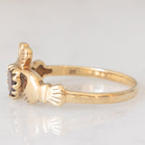Anello Claddagh vintage in oro giallo 9K con granato di taglio a cuore (0.50ct ca.)