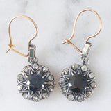 Orecchini pendenti antichi in oro giallo 18K e argento con zaffiri (5ctw ca.) e diamanti di taglio vecchia miniera (1ctw ca.), primi del ‘900