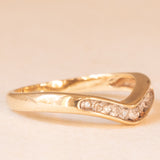 Anello a “V” vintage in oro giallo 9K con diamanti (0.07ctw ca.)