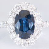 Anello a margherita vintage in platino con zaffiro (1.40ct) e diamanti di taglio brillante (0.94ctw), anni ‘80/‘90