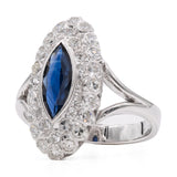 Anello a margherita navette in oro bianco 14K con zaffiro (1ct ca.) e diamanti (0.72ctw ca.), anni ‘70/‘80