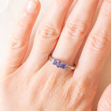 Trilogy vintage in oro bianco 9K con tanzaniti (0.50ct ca.) e diamanti (0.03ctw ca.), anni ‘80/‘90