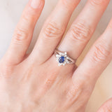 Anello a margherita vintage in platino con zaffiro (0.30ct) e diamanti (0.32ctw), anni ‘80