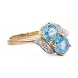 Anello vintage bypass in oro giallo 9K con topazi azzurri (0.90ctw ca.) e diamanti