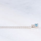 Collana vintage in oro bianco 10K con punto luce con spinello azzurro e diamante, anni ‘90/anni ‘2000