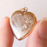 Ciondolo portafoto vintage a forma di cuore con lamina in oro giallo 9K su metallo, anni ‘50/‘60