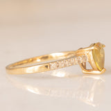 Anello vintage in oro giallo 9K con tormalina gialla (0.60ct ca.) e diamanti (0.10ctw ca.)