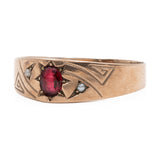 Anello antico a fascia in oro rosa 8K con pasta di vetro rossa e perline, primi del ‘900