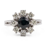 Anello vintage a margherita in oro bianco 14k con zaffiro (1ct) e diamanti (0,80ctw), anni '60