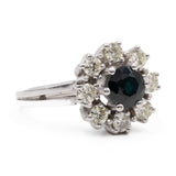 Anello vintage a margherita in oro bianco 14k con zaffiro (1ct) e diamanti (0,80ctw), anni '60