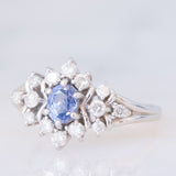 Anello a margherita vintage in platino con zaffiro (0.60ct) e diamanti (0.41ctw), anni ‘90