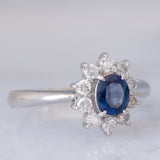 Anello a margherita vintage in platino con zaffiro (0.53ct) e diamanti (0.32ctw), anni ‘90