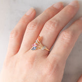Anello a fiore vintage in oro giallo 9K con zaffiri (0.60ctw ca.) e diamanti