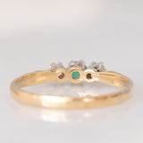 Trilogy vintage in oro giallo 9K con smeraldo (0.05ct ca.) e diamanti di taglio brillante (0.08ctw ca.), anno 1987