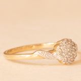 Anello a fiore vintage in oro giallo e bianco 9K con diamanti (0.10ctw ca.), anni ‘70