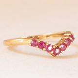 Anello a “V” vintage in oro giallo 9K con rubini sintetici (0.35ctw ca.), anno 2001