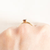 Anello solitario in oro giallo 14K con granato, anni ‘70/‘80