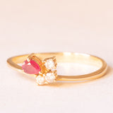 Anello vintage in oro giallo 18K con rubino sintetico (0.12ct ca.) e diamanti di taglio brillante (0.09ctw ca.), anni ‘80/‘90