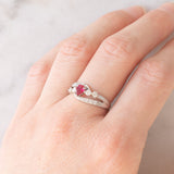 Anello vintage in platino con rubino (0.37ct) e diamanti (0.43ctw), anni ‘90/anni ‘2000