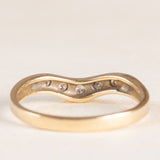 Anello a “V” vintage in oro giallo e bianco 9K con diamanti (0.14ctw ca.), anni ‘80/‘90 ca.