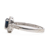 Anello vintage a margherita in oro bianco 9k con zaffiro e diamanti