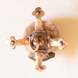 Ciondolo massonico vintage con lamina in oro giallo 9K su argento a forma di sfera e apribile con sei piramidi e disegni incisi