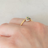 Toi et Moi vintage in oro giallo 18K con zaffiro (0.09ct ca.), smeraldo (0.06ct ca.) e diamanti, anni ‘70/‘80
