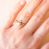 Anello Claddagh vintage in oro giallo e bianco 9K con cubic zirconia e con motivi celtici