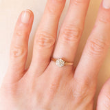 Anello a fiore vintage in oro giallo e bianco 9K con diamanti (0.12ctw ca.), anni ‘80
