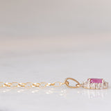 Collana vintage con catenina in oro giallo 9K e con ciondolo a margherita in oro giallo e bianco 9K con rubino (0.40ct ca.) e diamanti