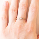 Trilogy vintage in oro giallo e bianco 9K con diamanti di taglio carré (0.25ctw ca.), anni ‘80