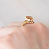 Anello da cocktail vintage in oro giallo 9K con scapolite (1.36ct ca.)