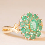 Anello a fiore vintage in oro giallo 14K con smeraldi (2ctw ca.) e diamanti (0.10ctw ca.), anni ‘70/‘80