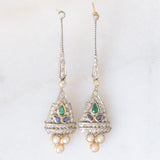 Orecchini Art Déco in oro giallo e bianco 14K con smeraldo, zaffiri, diamanti (0.45ctw ca.) e perle bianche, anni ‘30