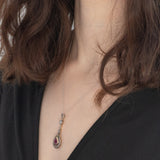 Collier vintage in stile antico con catenina in oro bianco 18K e con ciondolo in oro giallo 18K e argento con rubino (0.60ct ca.) e diamante di taglio rosetta (0.10ct ca.), anni ‘50/‘60