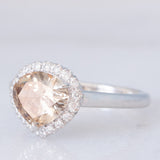 Anello a margherita vintage con diamante fancy di 1.68ct e con diamanti bianchi di contorno, anni ‘90/anni ‘2000