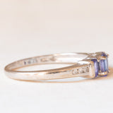 Trilogy vintage in oro bianco 9K con tanzaniti (0.50ct ca.) e diamanti (0.03ctw ca.), anni ‘80/‘90