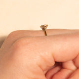 Anello a fiore antico in platino e oro giallo 18K con diamanti di taglio vecchia miniera, 1901-1910