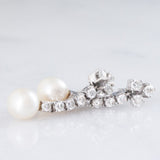 Orecchini pendenti vintage in oro bianco 14K con perle bianche e diamanti di taglio brillante (1.30ctw ca.), anni ‘70/‘80