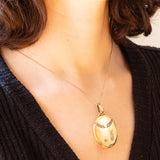 Ciondolo portafoto antico placcato in oro giallo con diamanti di taglio rosetta e con scomparto in vetro sul retro, primi del ‘900