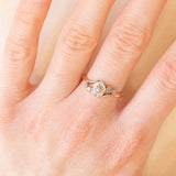 Anello antico in oro giallo e bianco 18K con diamanti di taglio rosetta, anni ‘30