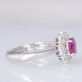 Anello a margherita vintage in platino con rubino (0.33ct) e diamanti (0.57ctw), anni ‘70