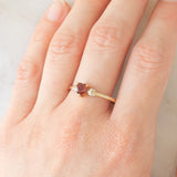 Solitario vintage in oro giallo 9K con granato di taglio a cuore (0.60ct ca.)